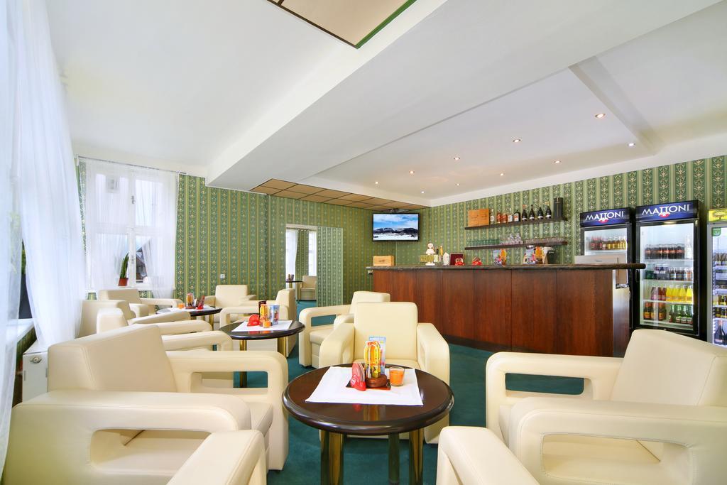 Palace Club Spindleruv Mlyn Exterior photo